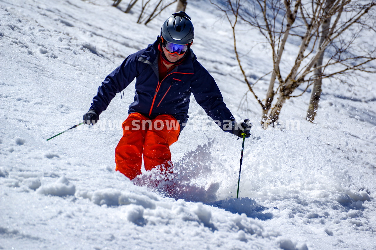 札幌国際スキー場 Mt.石井スポーツ ISHII SKI ACADEMY 校長・斉藤人之さんによる『斉藤塾』開講。本日のテーマは、「春雪！コブからスキーのたわみを楽しむ！！」(^^)v